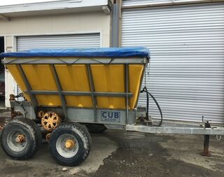 S/H Cub 6000 fert spreader